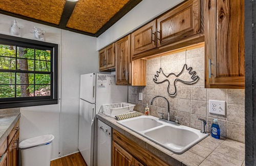 Cullowhee Cabin | Mom's Place-Cozy Cabin On Lake Glenville-Lake Access from many easy locations