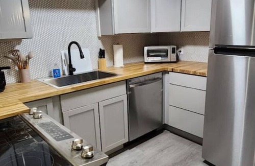Metro Center Apartment | MOMA: Historic stay walking distance to MGM casino