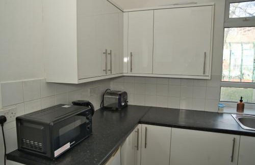 Swiss Cottage Apartment | Moments Made Here, Cosy 4-Bed Swiss Cottage, Perfect for 10, Free WiFi