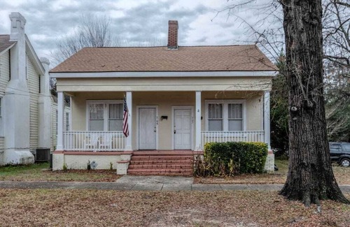 Columbus House | Moments to Chattahoochee-Cottage - Walk-To-Dining!
