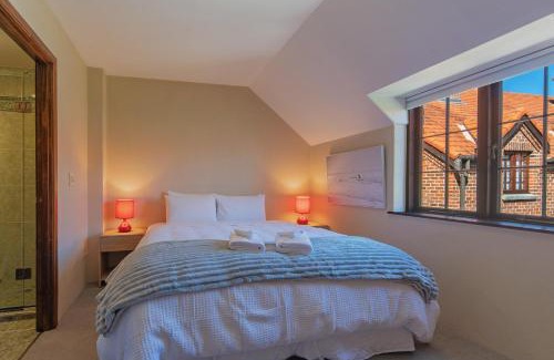 Stoke Apartment | Monaco Village Apartment