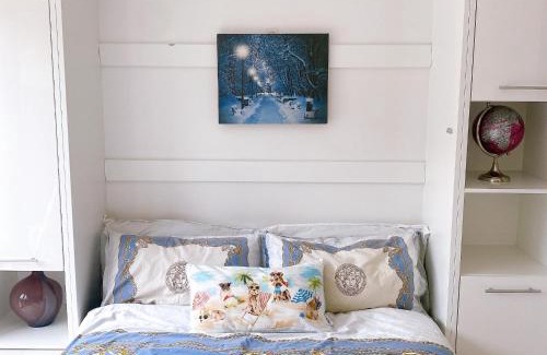 Cricklewood House | Monalychee