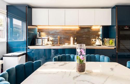 Cricklewood House | Monalychee