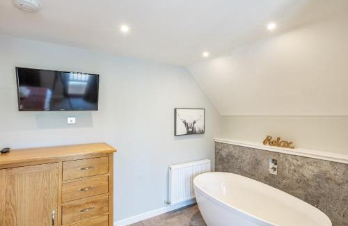 East Lewiston House | Monarch Lodge 14 with Hot Tub