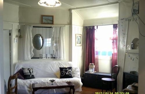 Castlecliff House | Monday Seaside Cottage