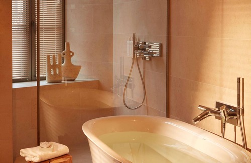Chartrons Hotel | Mondrian Bordeaux Les Carmes