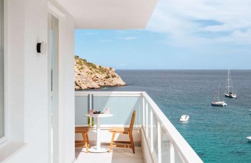 Cala Llonga Hotel | Mondrian Ibiza