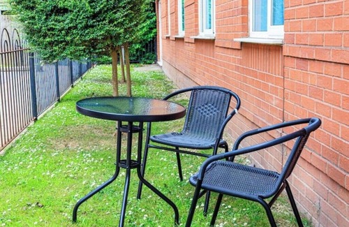 Coventry Apartment | Monea Retreat a Modern 2bedroom and 2bathroom apartment in Coventry,West Midland