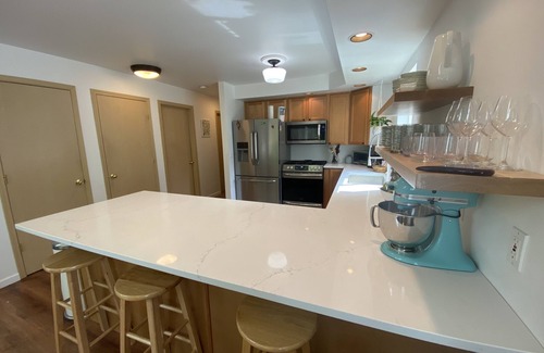 Skykomish Ski Chalet | Money Creek Chalet- stunning, bright & spacious w/hot tub for 8 +pets