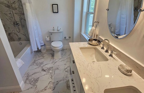 Rockport Apartment | Monhegan Suite in the Inn at Starlight Lodge
