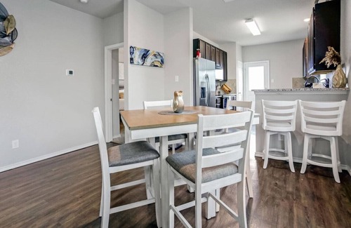 San Antonio House | Moni Rock- Hidden Serenity