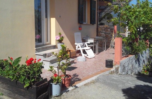 Casarza Ligure Apartment | mono room suitable for couples who want peace, not disturbed, with land