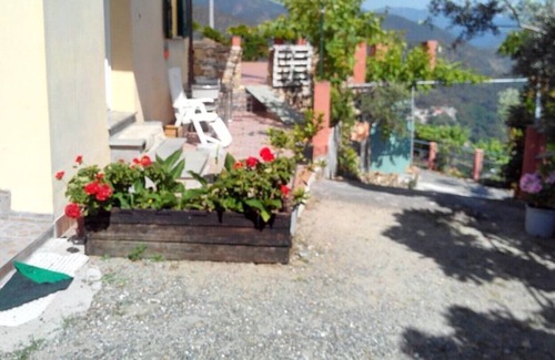Casarza Ligure Apartment | mono room suitable for couples who want peace, not disturbed, with land