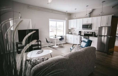 Bridgman Hotel | Monogram Inn- Hightide (Room #15)