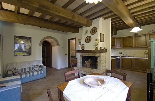 Uncinano House | MONSIGNOR HOUSE b&b APARTMENT WITH BALCONY