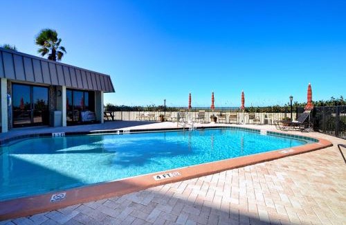Belleair Beach Apartment | Mont Martre Condo 216 Beachfront 2 bedroom 2 bath at Mont Martre Condos 23117