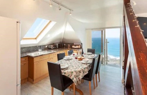 Mortehoe Apartment | Montagu Steps 3 bedroom apartment with sea views