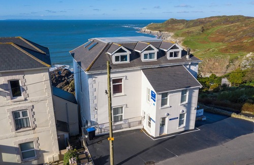 Mortehoe Apartment | Montagu Steps 3 bedroom apartment with sea views