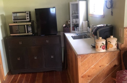 Wineglass Apartment | Montana studio getaway. 5 minutes to the Yellowstone river