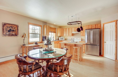 Emigrant House | Montana Vacation Rental: 32 Mi to Yellowstone!