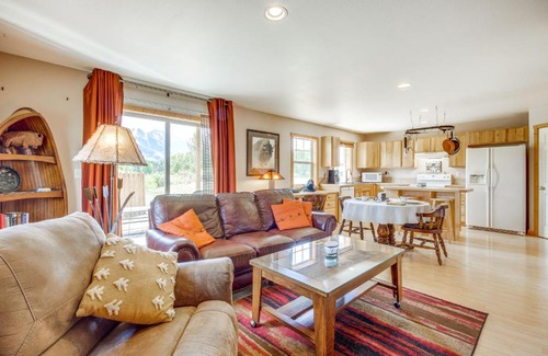 Emigrant House | Montana Vacation Rental 32 Mi to Yellowstone!