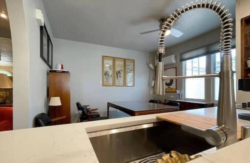 Nob Hill House | Monte Vista NE - Nob Hill
