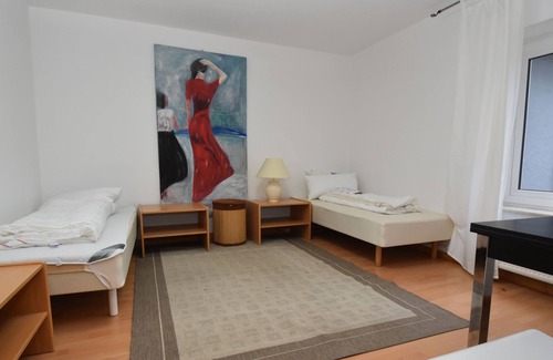 Flensburg Apartment | Monteuerwohnung II / Inexpensive apartment with 2 bedrooms on the ground floor