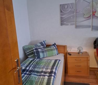 Memmendorf Apartment | Monteur- und Ferienwohnung in Hainichen OT Bockendorf - Erdgeschosswohnung - Familie Weber