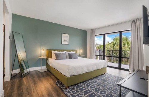 East Fort Lauderdale Apartment | Monteverdi #205