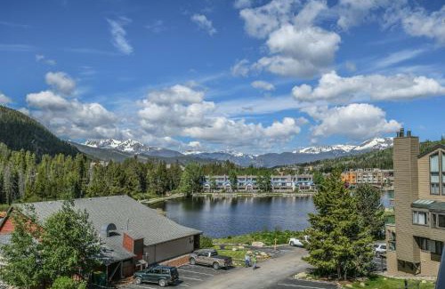 Lakeside Village House | Montezuma 1766 by SummitCove Lodging