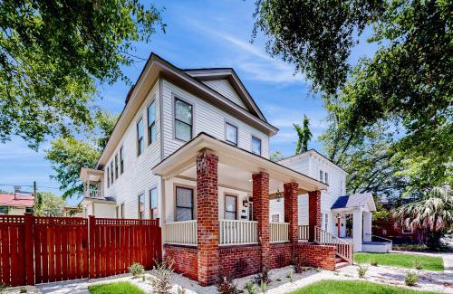 Metropolitan House | Montgomery House - Unit A
