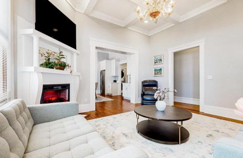 Metropolitan House | Montgomery House - Unit A