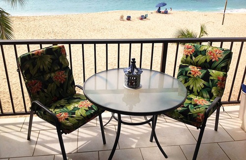 Makaha Condo | MONTH SPECIAL! AMAZING BEACHFRONT-FREE PKG,WiFi-POOL,HOT TUB,BBQ,BR PORTABLE AC!