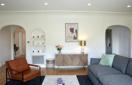 Beverly Grove House | Monthier Townhouse The Grove Los Angeles