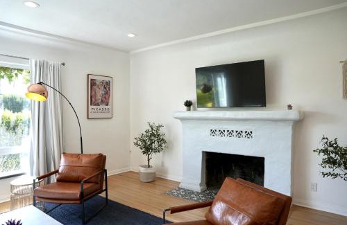 Beverly Grove House | Monthier Townhouse The Grove Los Angeles