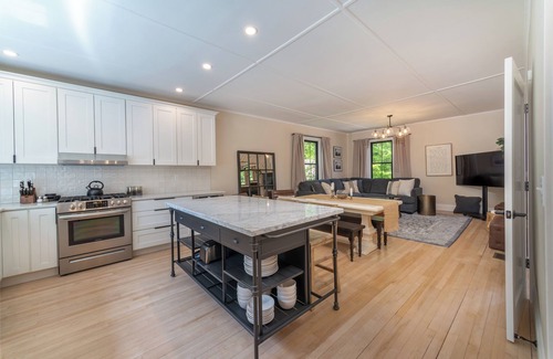 Marquette House | Monthly 4 bedroom 2 full bathroom - 1 block to beach and bike path