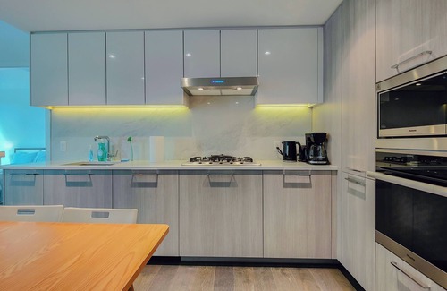 Richmond City Centre Condo | (Monthly 40% OFF) Modern High-Rise 2 Bedroom Condo with Stunning City Views