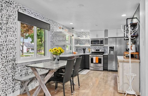 De Pere House | Monthly Discount! Porch&Firepit!