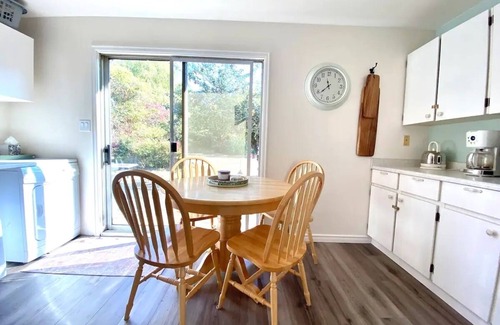 Esquimalt House | Monthly Furnished 2-Bedroom Steps From Ocean