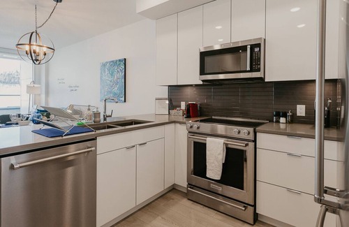 Kelowna Central Business District Apartment | * MONTHLY FURNISHED RENTAL | 2 BED & DEN + 2 BATH | DT KELOWNA