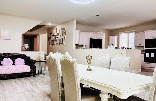 West Sahara House | Monthly Rent 4BD/3BA by Pool & Lake