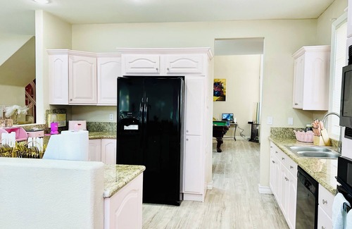 West Sahara House | Monthly Rent 4BD/3BA by Pool & Lake