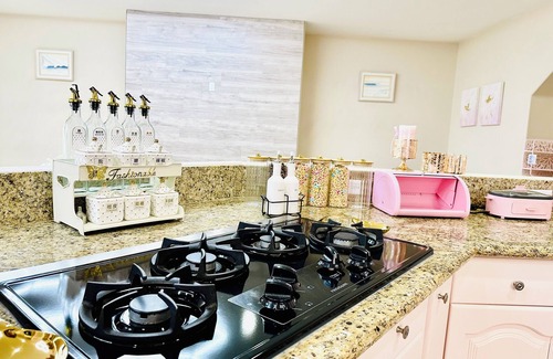 West Sahara House | Monthly Rent 4BD/3BA by Pool & Lake