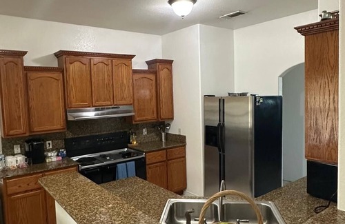 Eagle Pass House | Monthly rental Charming 3-bedroom house with AC and WiFi in tranquil Eagle Pass