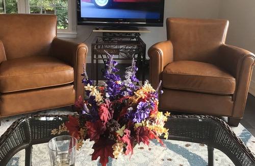 Alexandria House | MONTHLY RENTAL LUXURY Lake Le Homme Dieu with Dock and Boat