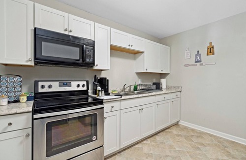 Southeast Raleigh House | Monthly Specials - Next to Wakemed - 7 Min to Downtown Raleigh