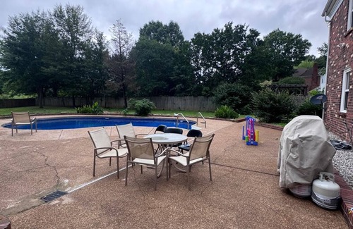 Cordova House | MONTHLY STAYS-Elegant 6 BR+ Extra Space Beds with Pool-Near Golf Course