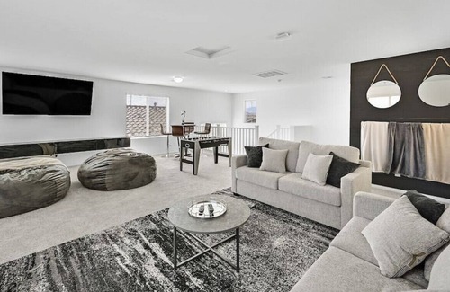 Enterprise House | Monticello Bay · 4BR LUX House Community Pool LV Strip in 15 mins