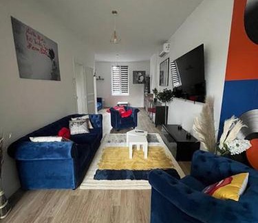 La Neuvillette Villa | Montréal, Maison pétillante et accueillante