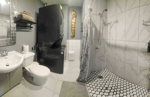 Hochelaga-Maisonneuve Apartment | Montreal Olympic Stadium
